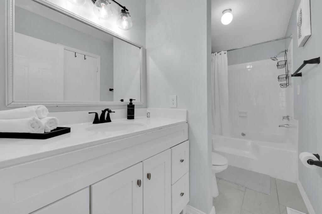 Plush Two Bedroom Retreat. A Home Away From Home! Riverdale Dış mekan fotoğraf